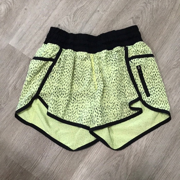 Lululemon Tracker Short III 4-way Stretch Dottie Dash Clarity Yellow Black - Picture 3 of 6